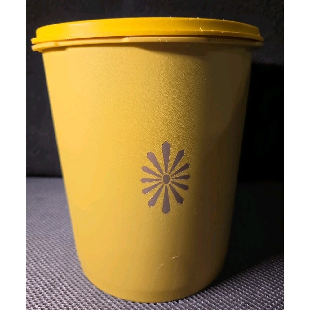 Vntg Yellow Tupperware Canister 7.5 In Tall W/lid